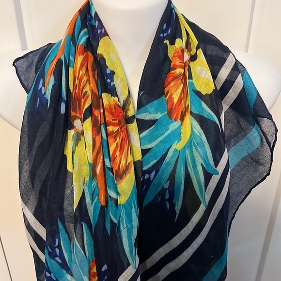 Old navy blue and tropical flower scarf - Picture 2 of 3